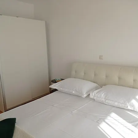 Apartment Dora *