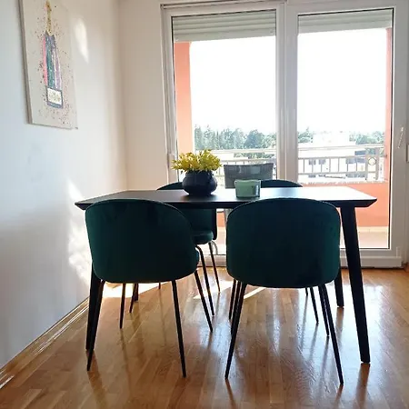 Dora Apartment *